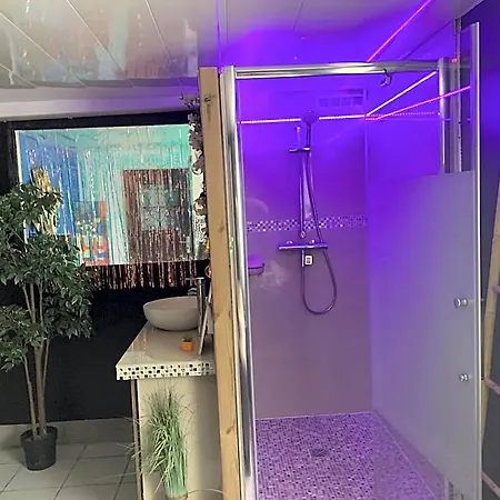 Romantic Jacuzzi فندق *