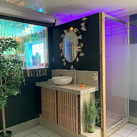 Romantique Jacuzzi فندق فيلومومبل