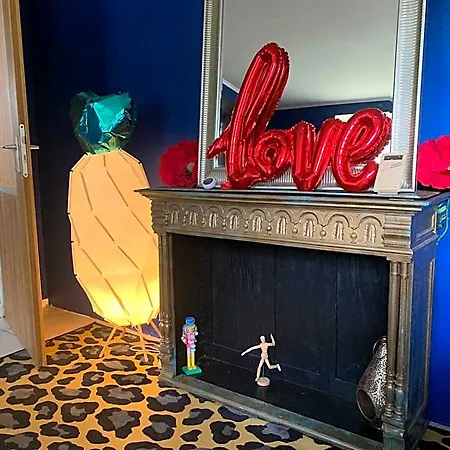 Romantic Jacuzzi فندق فيلومومبل
