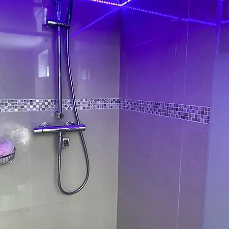 Romantique Jacuzzi ホテル *